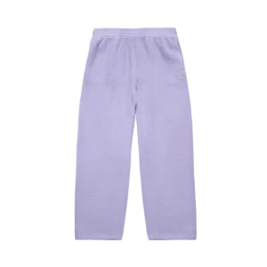 Oversized streetwear joggers side fit — relaxed silhouette with tapered cuff on model